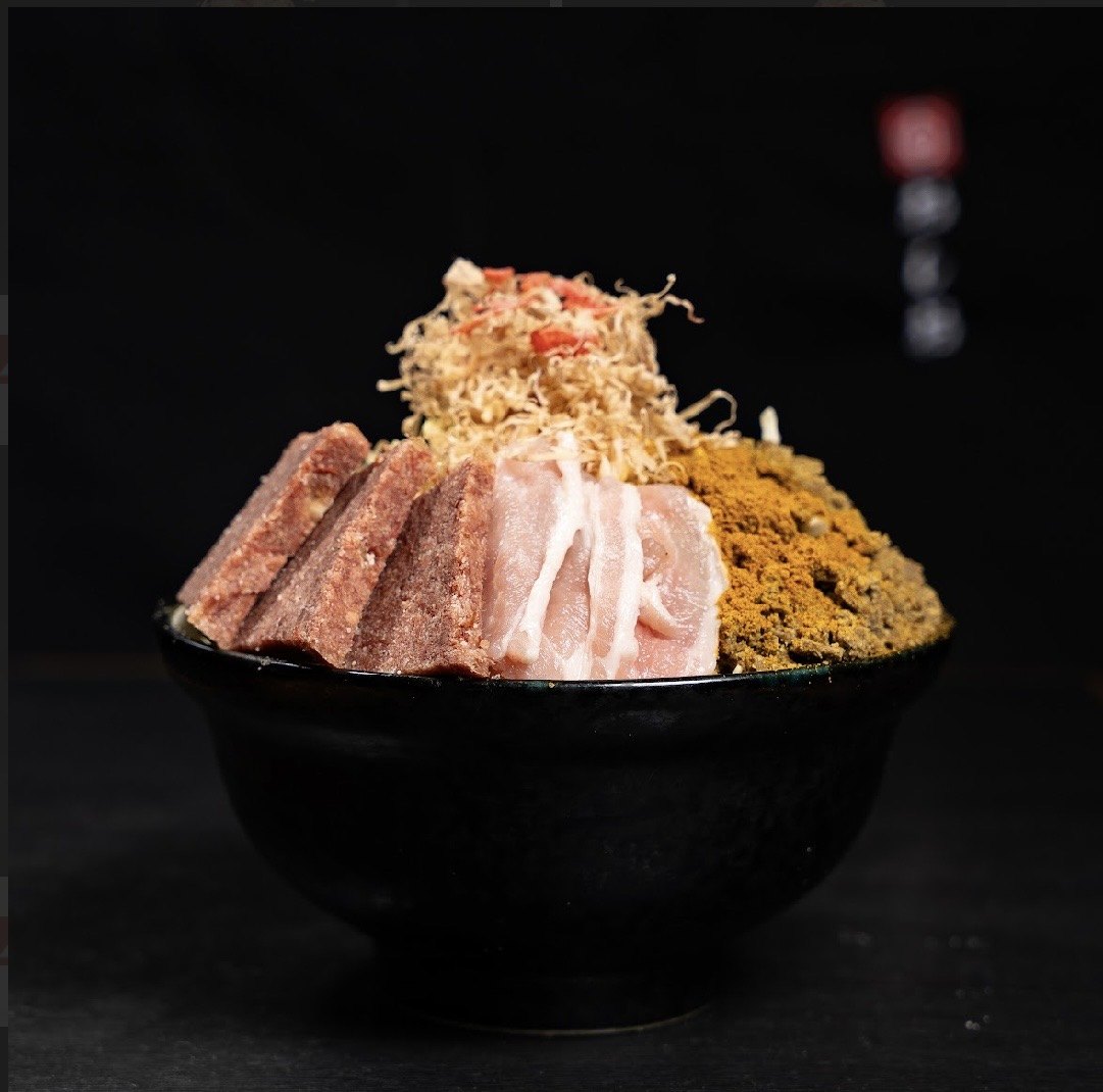 コンビーフカレーの盛り付け