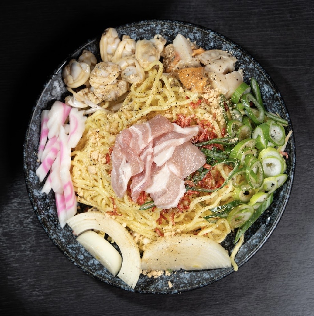 海鮮塩焼そばの盛り付け