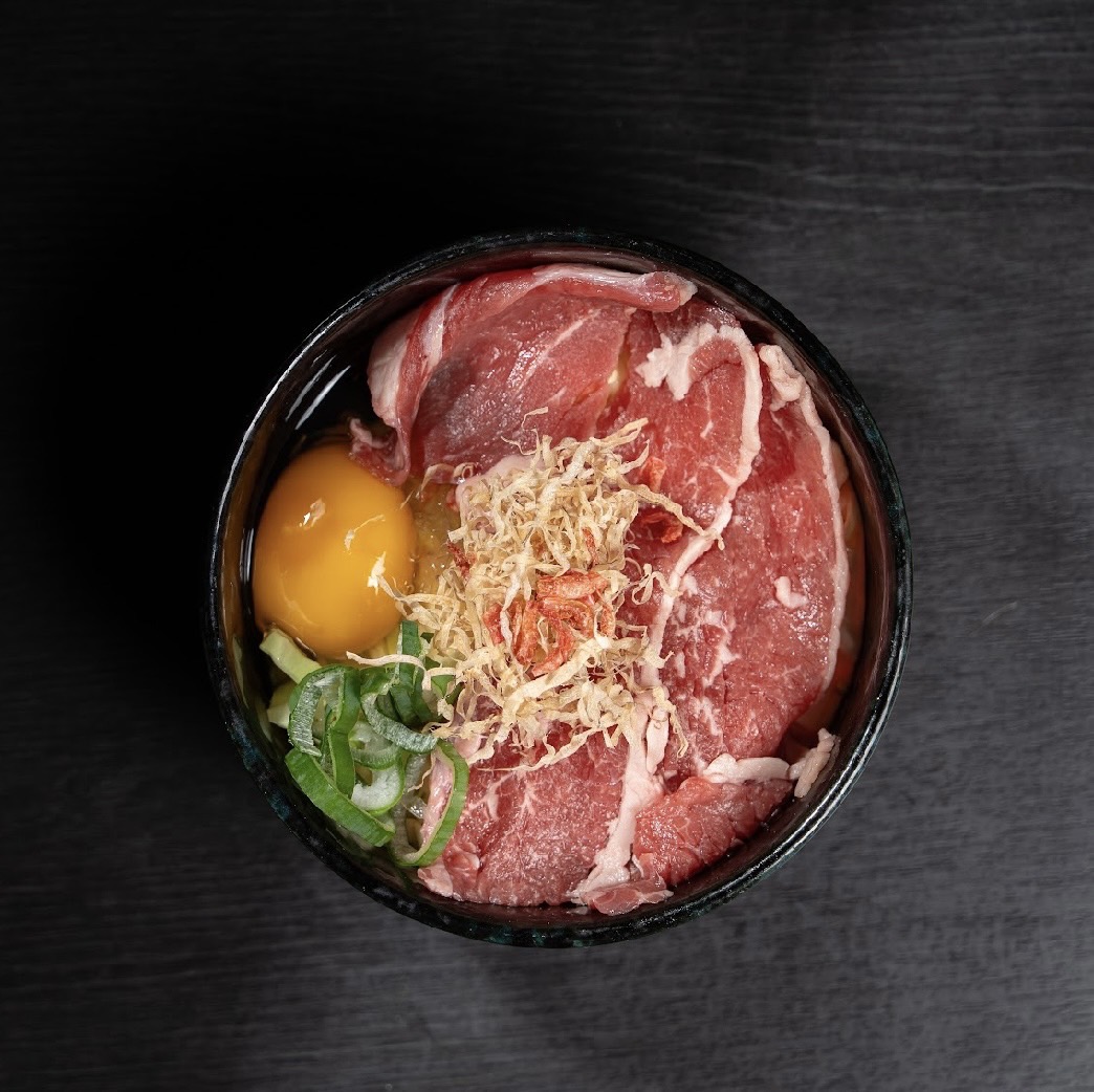 牛肉天の盛り付け